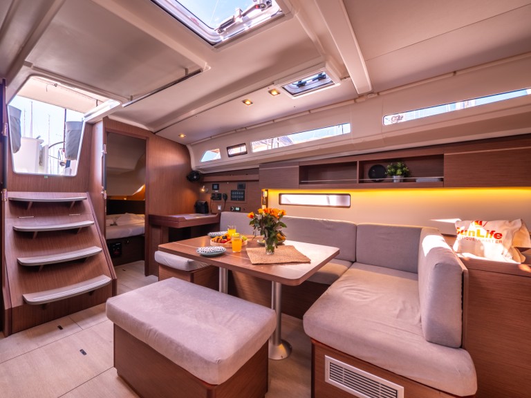 Yacht charter Split - Bénéteau Oceanis 40.1 on SamBoat