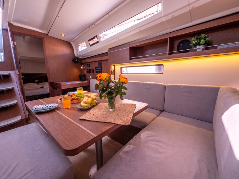 Hire a Bénéteau Oceanis 40.1 Split