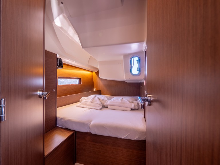 Yacht hire Split cheap Oceanis 40.1