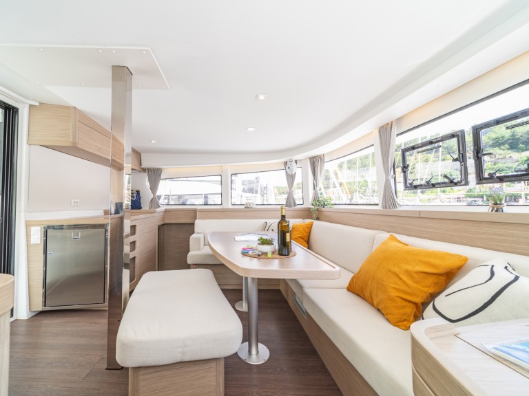 Hire Catamaran Lagoon with a boat licence