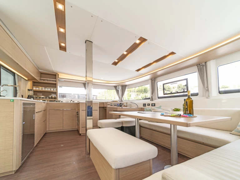 Hire Catamaran Lagoon with a boat licence