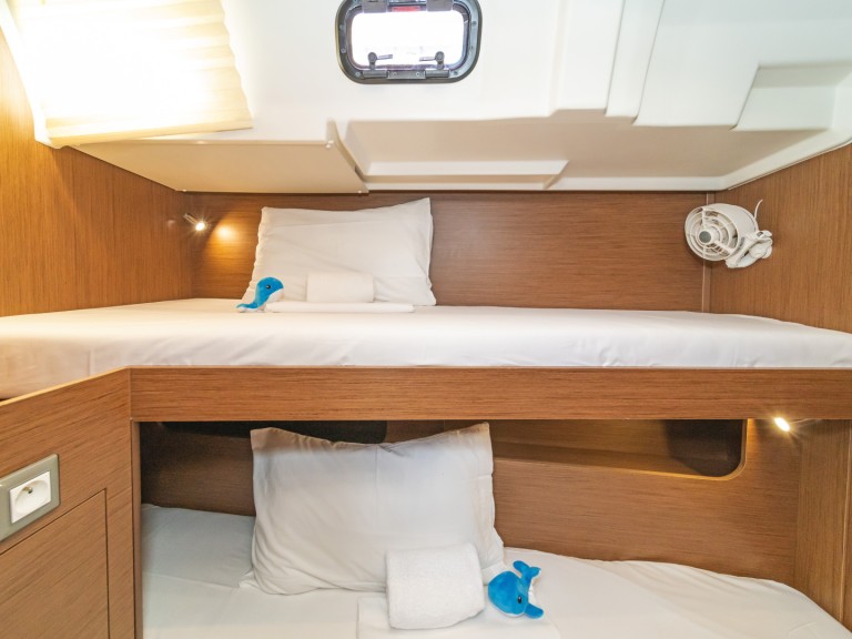 Hire Sailboat Bénéteau with a boat licence