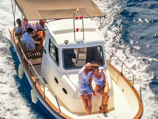 Hire Motorboat Saronic Boats  with a boat licence