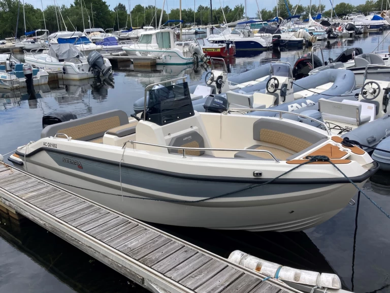 Hire Motorboat  with a boat licence