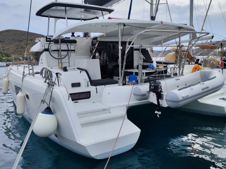 Hire Catamaran Lagoon with a boat licence