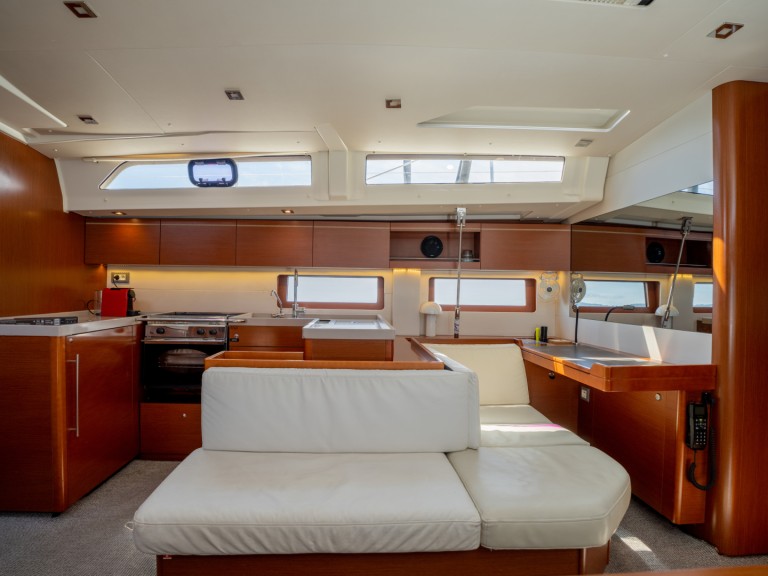 Hire Sailboat with or without skipper Bénéteau Alimos