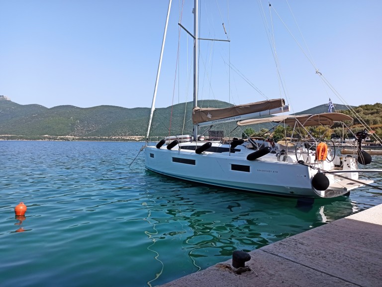 Charter a Jeanneau Sun Odyssey 410 in Volos on Samboat