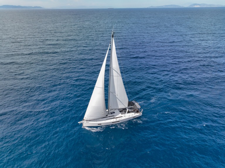 Bénéteau Oceanis 51.1 charter bareboat or skippered in  Alimos