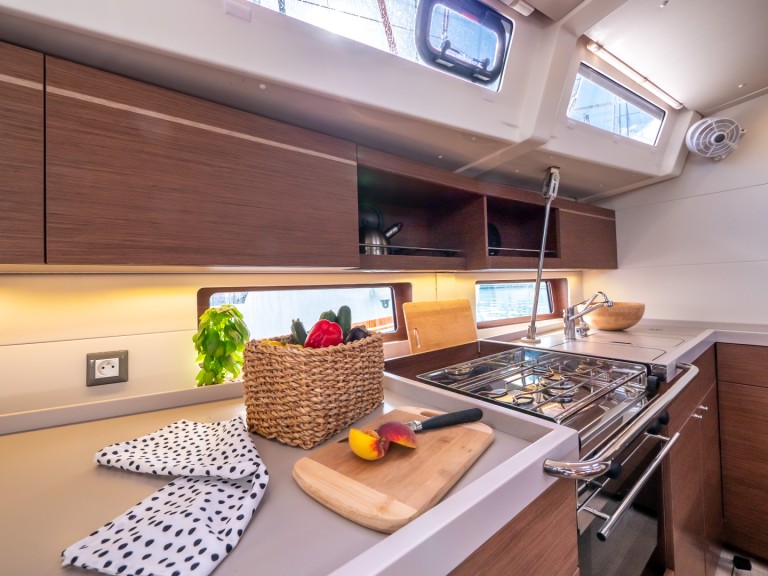 Hire a Bénéteau Oceanis 46.1 Split