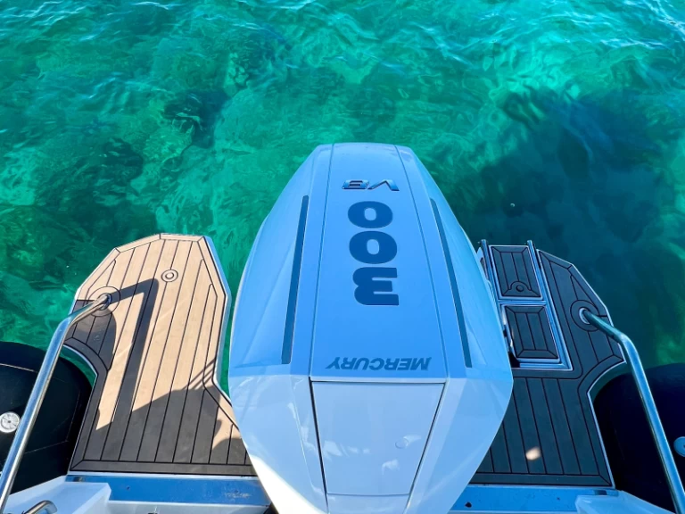 Yacht hire Split cheap Hunter 800