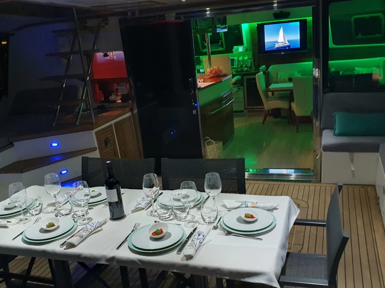 Yacht hire Ajaccio cheap Sunreef 62