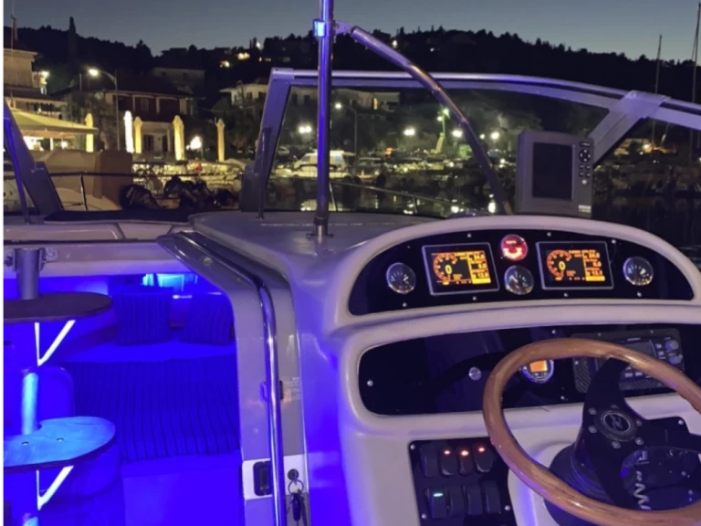 Charter a Sea Ray Sea Ray 290 Sundancer in Nikiána on Samboat