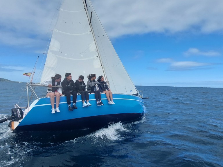 Hire a  Yatlant 24 Baiona