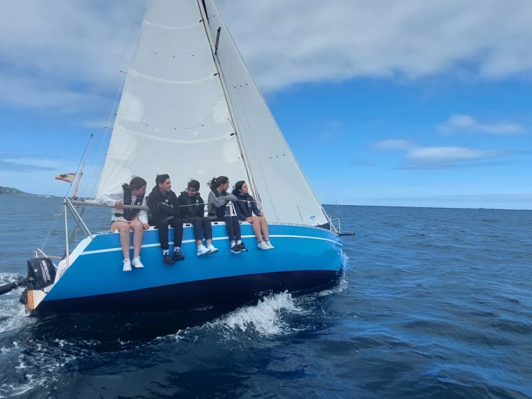 Hire a  Yatlant 24 Baiona