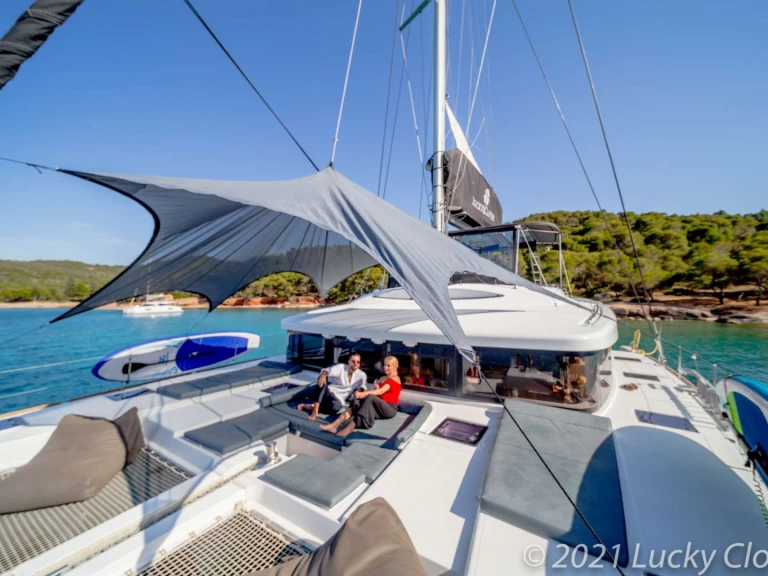 Yacht charter Néa Péramos - Lagoon LUCKY CLOVER  on SamBoat