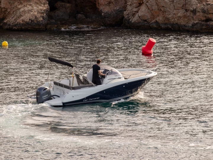 Yacht charter Palma de Mallorca - Jeanneau Cap Camarat 6.5 WA Serie 3 on SamBoat