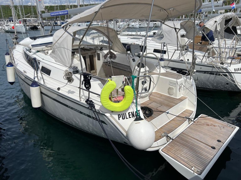 Hire Sailboat Bavaria with a boat licence