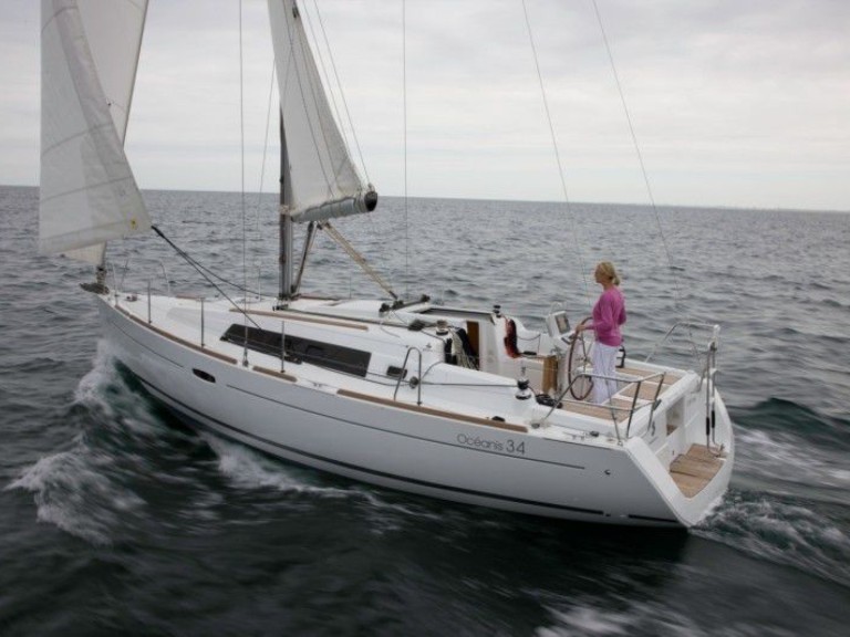 Sailboat to hire Arzon at the best price