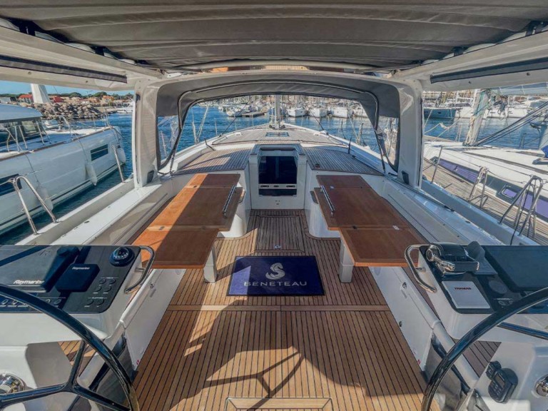 Hire Sailboat Bénéteau with a boat licence