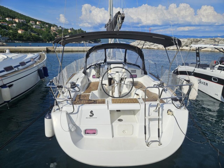 Hire a Bénéteau Oceanis 34 Ičići