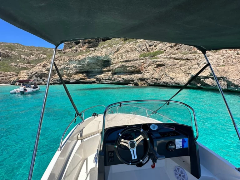 Charter a Karnic Am 490 in Palma de Mallorca on Samboat
