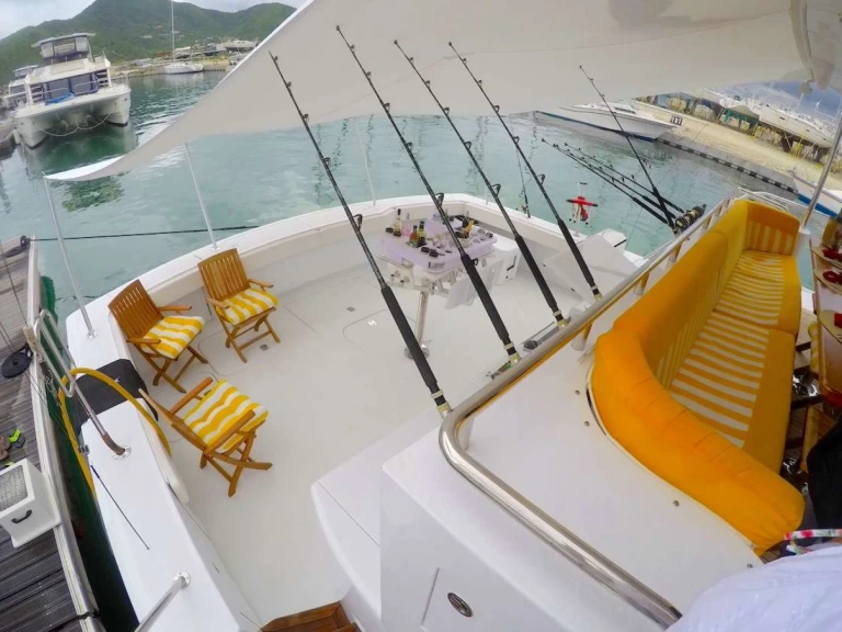 Charter a Hatteras ONE NET in Belize on Samboat