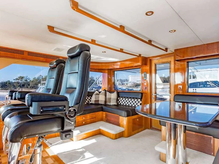 Hire Luxury Yacht with or without skipper Hatteras Belize