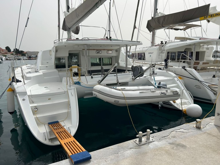 Catamaran to hire Tribunj at the best price