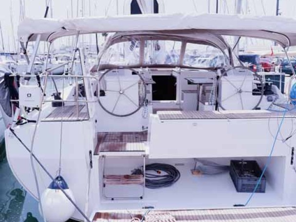 Hire Sailboat Bavaria with a boat licence