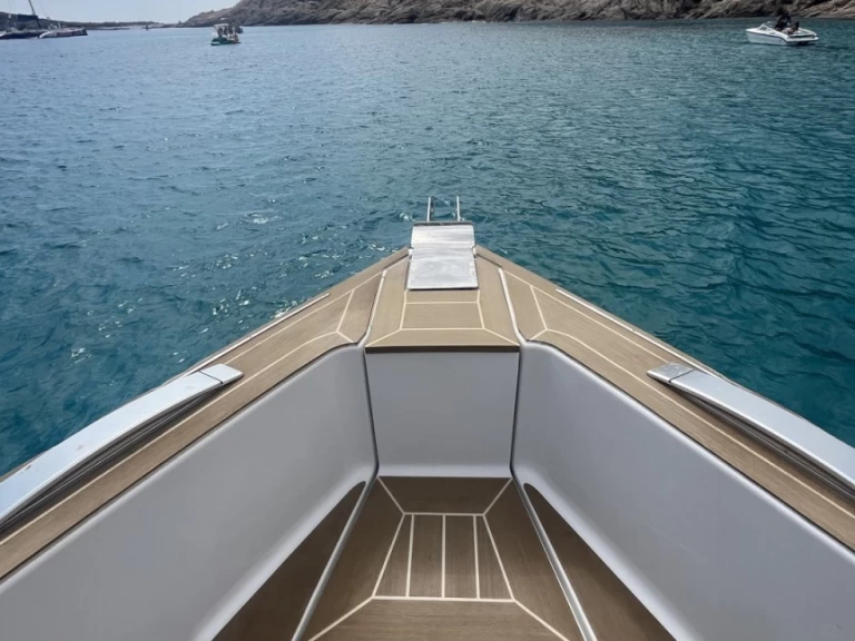 Charter a Fjord Fjord 52 Open in Port du Lavandou on Samboat