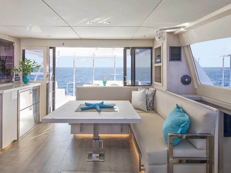 Hire a Leopard Leopard 43 Powercat Road Town