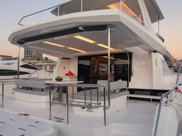 Charter a Leopard Leopard 53 Powercat in Road Town on Samboat