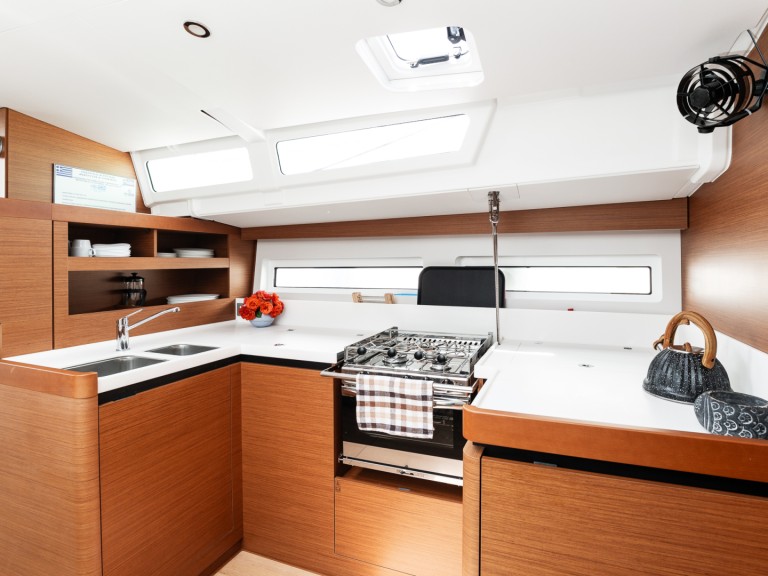 Hire a Jeanneau Sun Odyssey 490 Níkiti