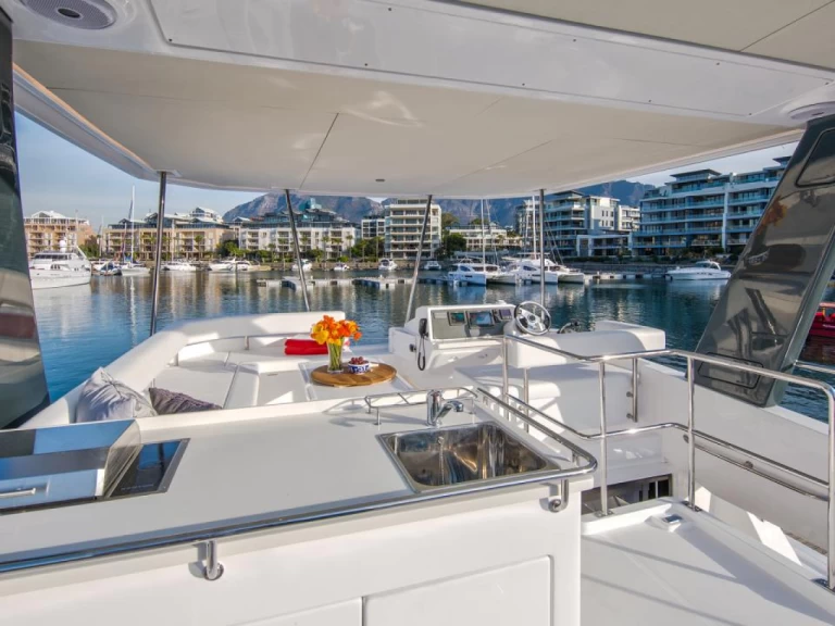 Motorboat to hire Road Town at the best price