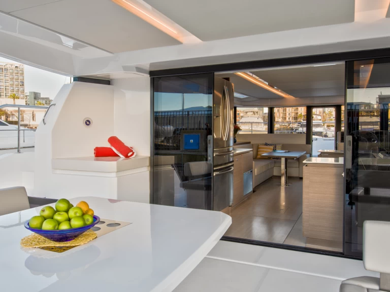 Motorboat hire in Road Town - Leopard Leopard 53 Powercat