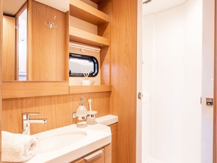 Yacht hire Alimos cheap Bali 5.4