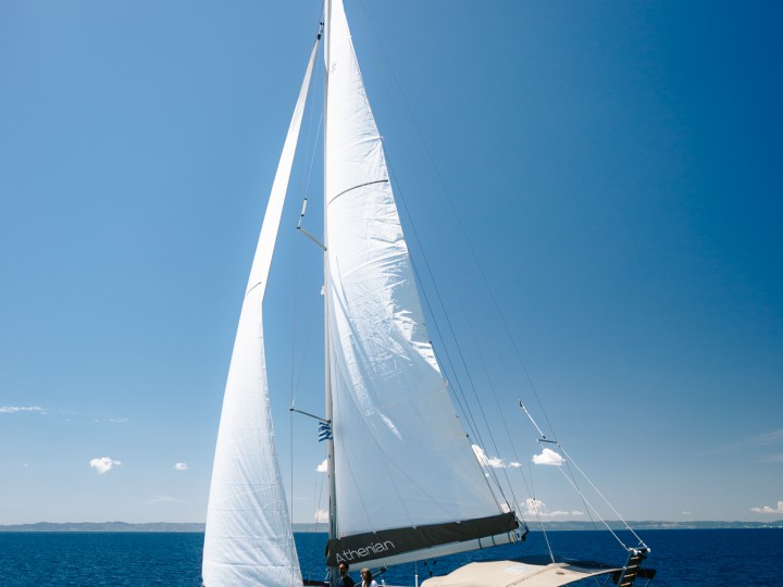 Sailboat to hire Níkiti at the best price