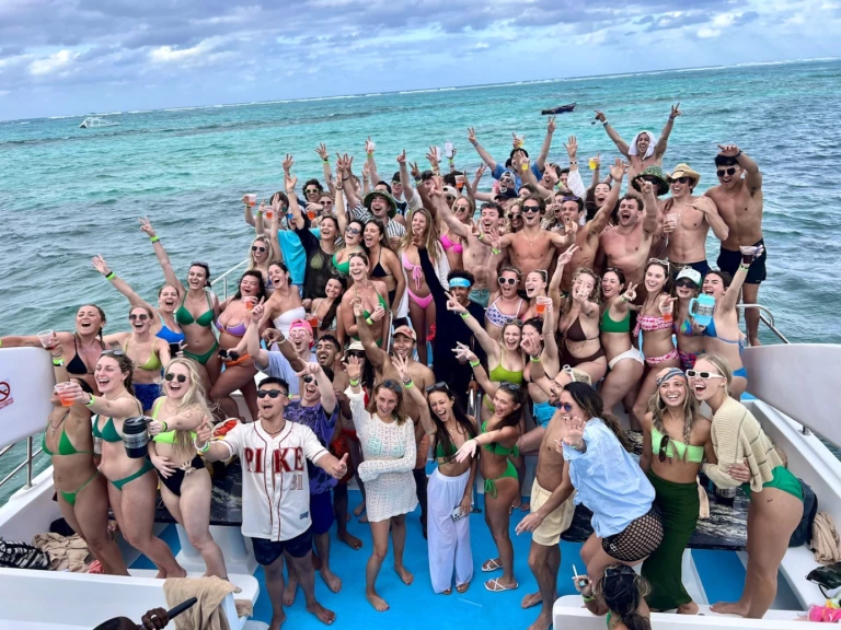 Yacht hire Punta Cana cheap Amberjack 375