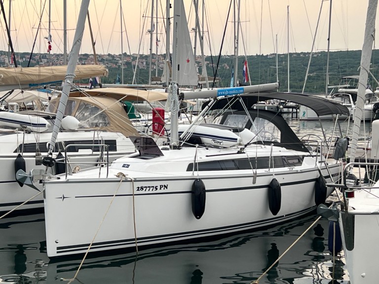 Hire Sailboat Bavaria with a boat licence