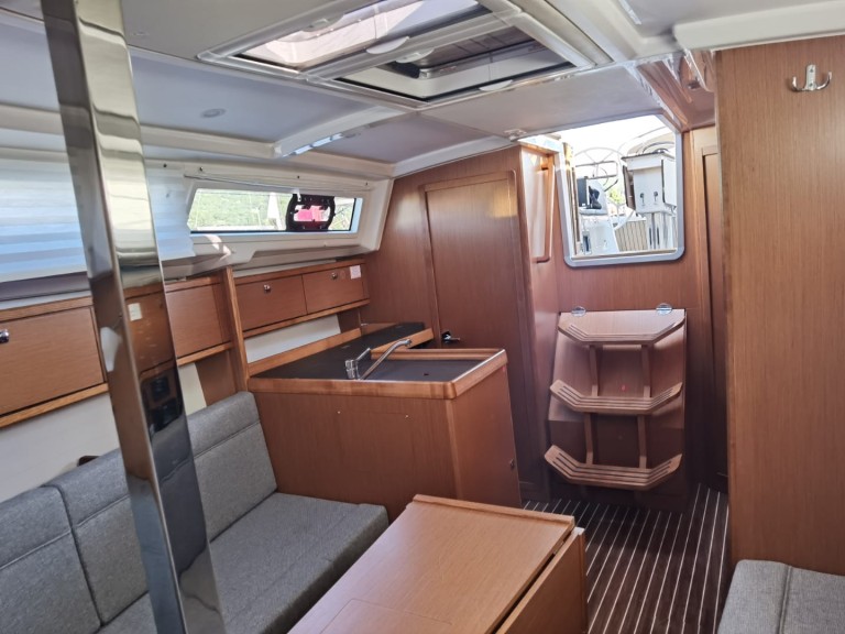 Sailboat to hire Punat at the best price