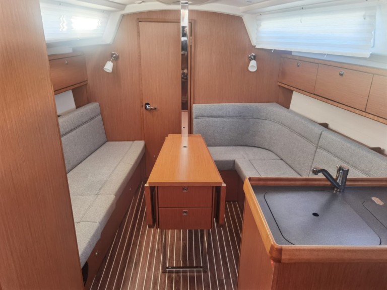 Yacht charter Punat - Bavaria Cruiser 34 on SamBoat