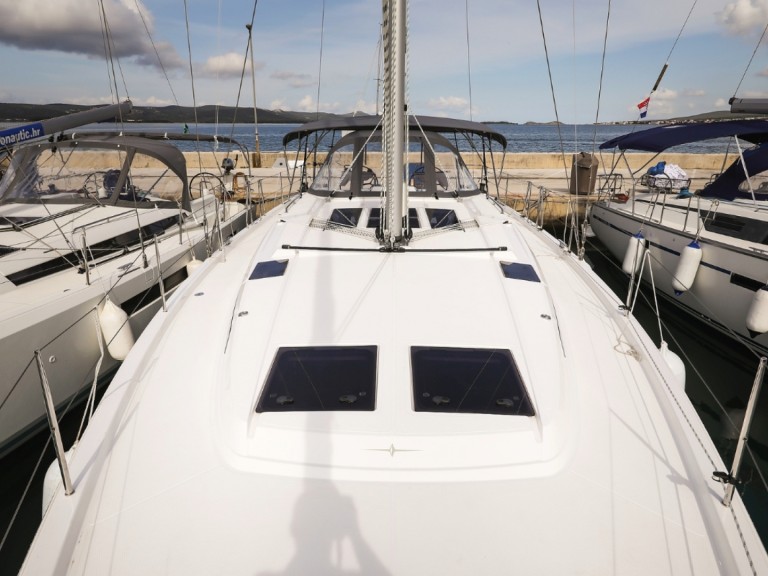 Hire a Bavaria Bavaria C46 Biograd na Moru