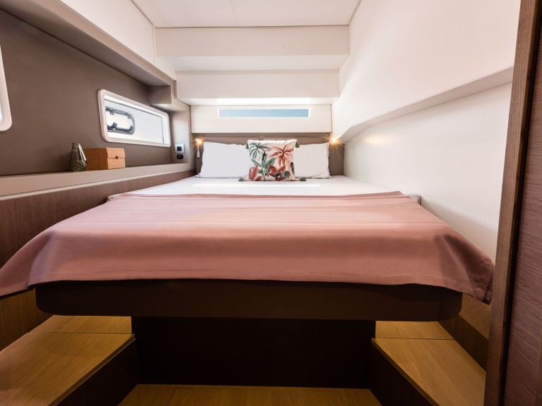 Hire a Bali Bali 4.2 Skradin