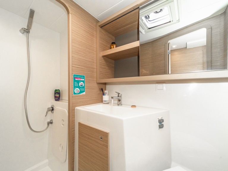 Hire Catamaran Lagoon with a boat licence