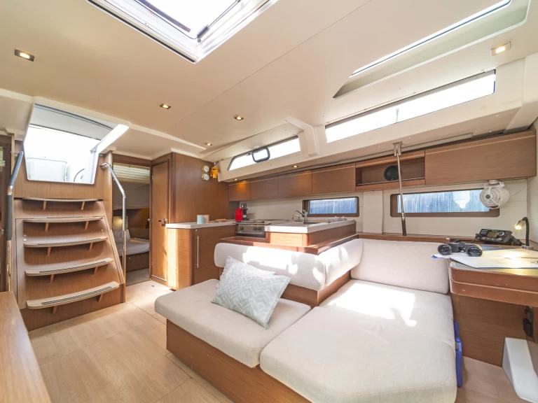 Hire Sailboat Bénéteau with a boat licence