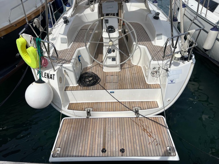 Hire a Bavaria Cruiser 33 Punat