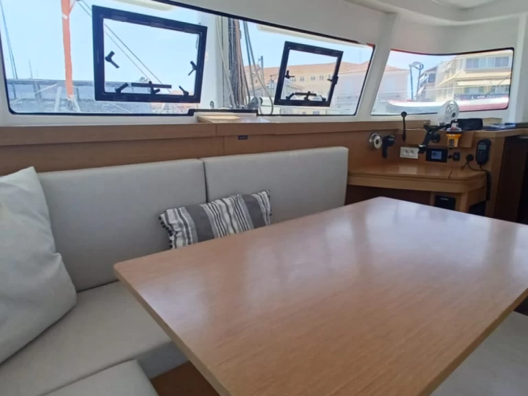 Catamaran to hire Lefkáda at the best price