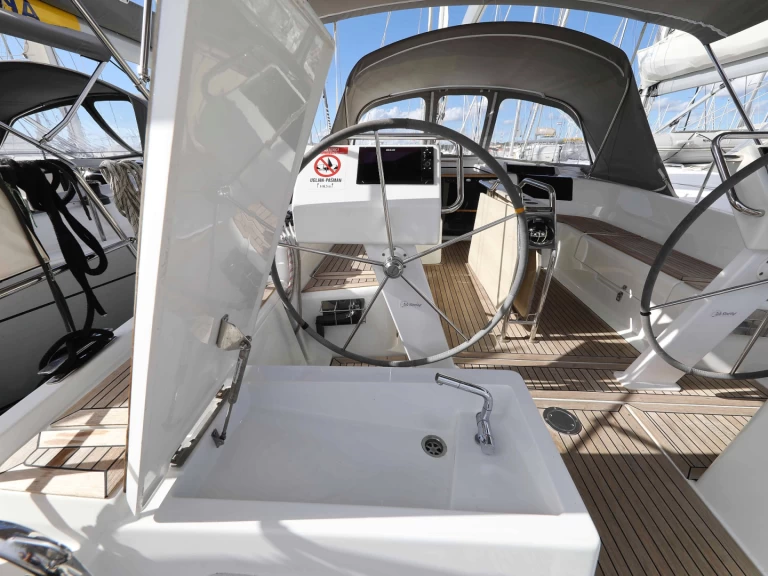 Sailboat to hire Biograd na Moru at the best price