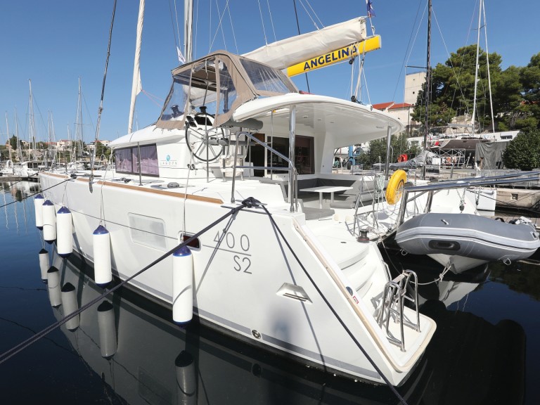 Yacht charter Šibenik - Lagoon Lagoon 400 S2 on SamBoat