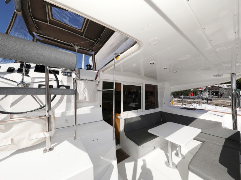 Yacht hire Šibenik cheap Lagoon 400 S2